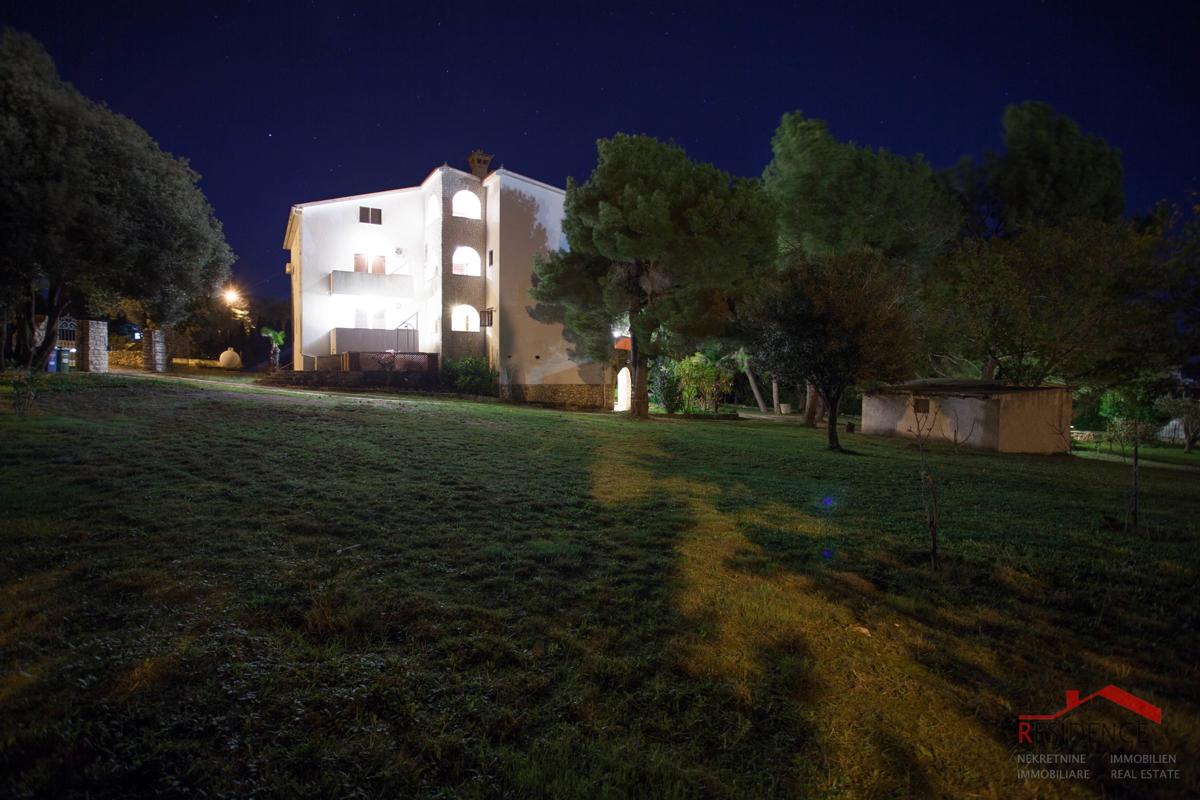 BANJOLE, CASA INDIPENDENTE CON AMPIO GIARDINO