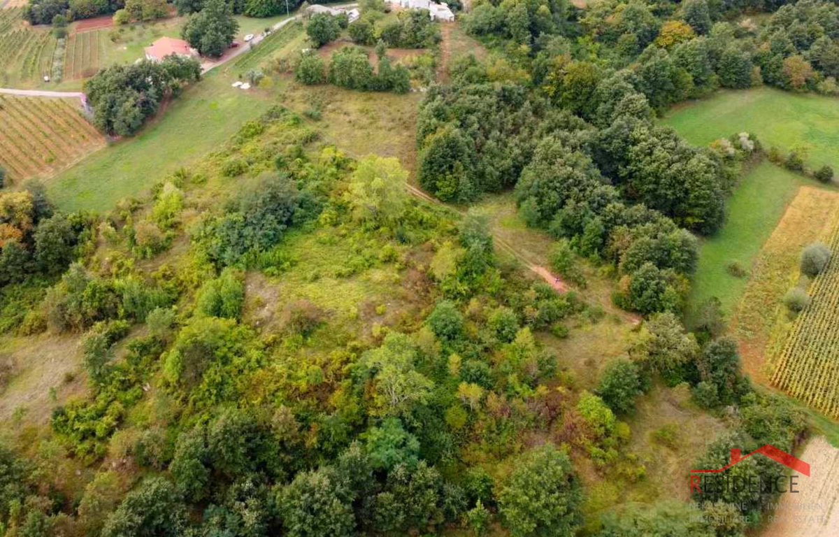 Gračišće, antica casa istriana in rovina con ampio giardino