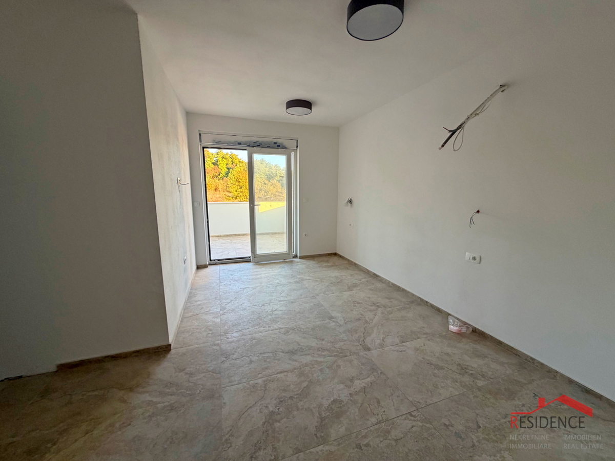 Pola, dintorni di Loborika, casa bifamiliare con piscina