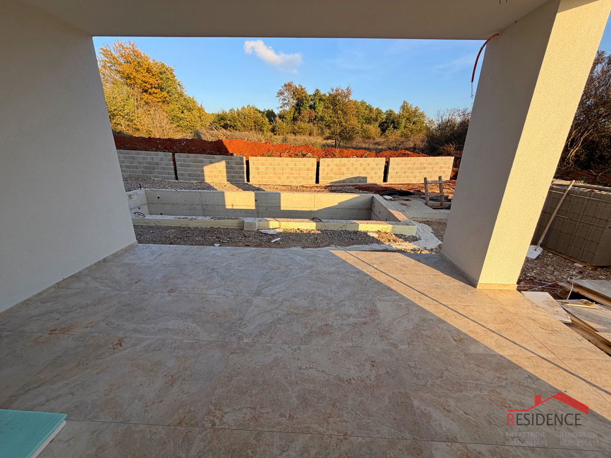 Pola, dintorni di Loborika, casa bifamiliare con piscina