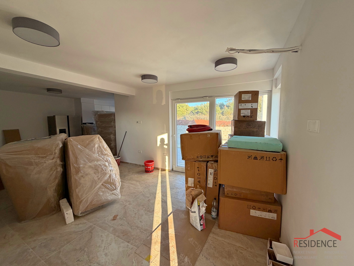 Pola, dintorni di Loborika, casa bifamiliare con piscina