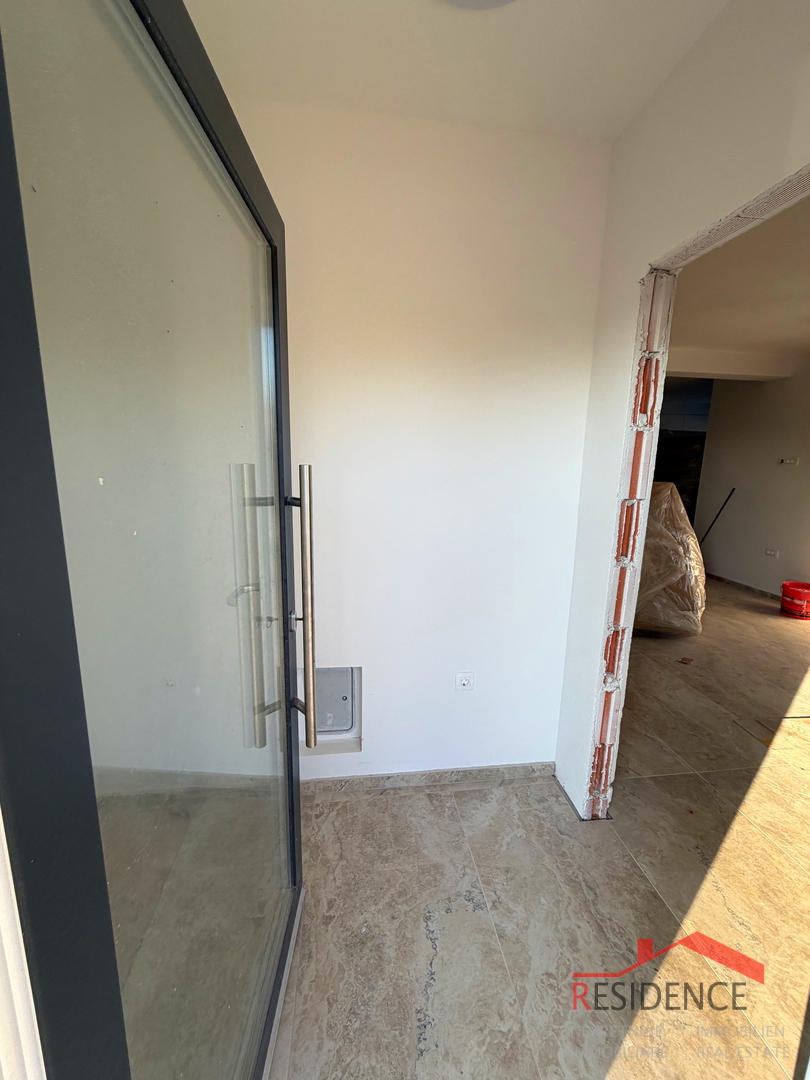 Pola, dintorni di Loborika, casa bifamiliare con piscina