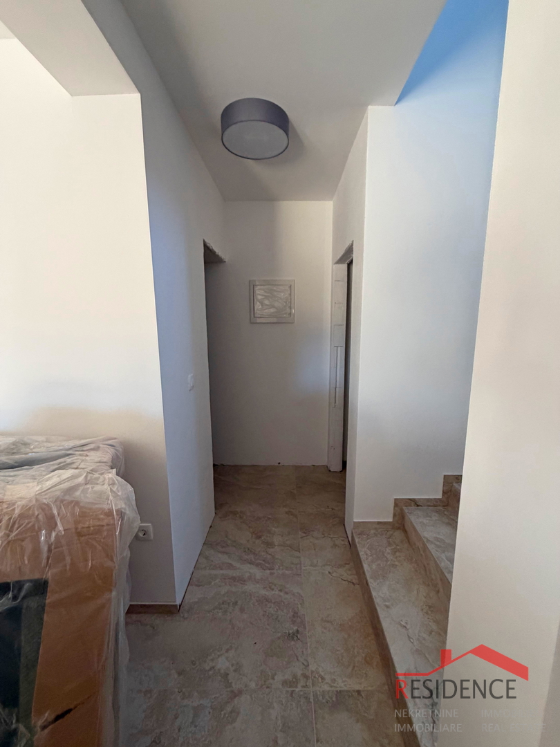 Pola, dintorni di Loborika, casa bifamiliare con piscina