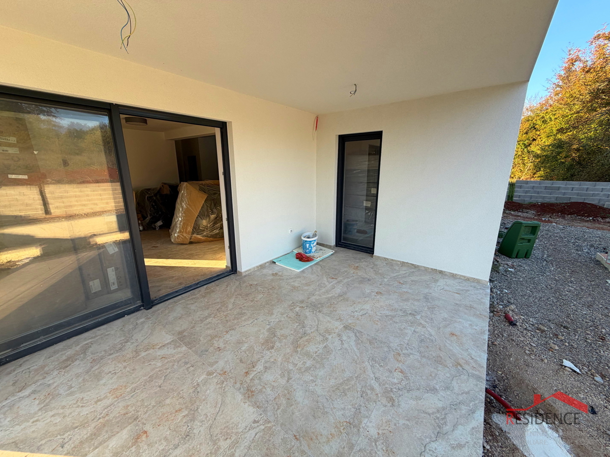 Pola, dintorni di Loborika, casa bifamiliare con piscina