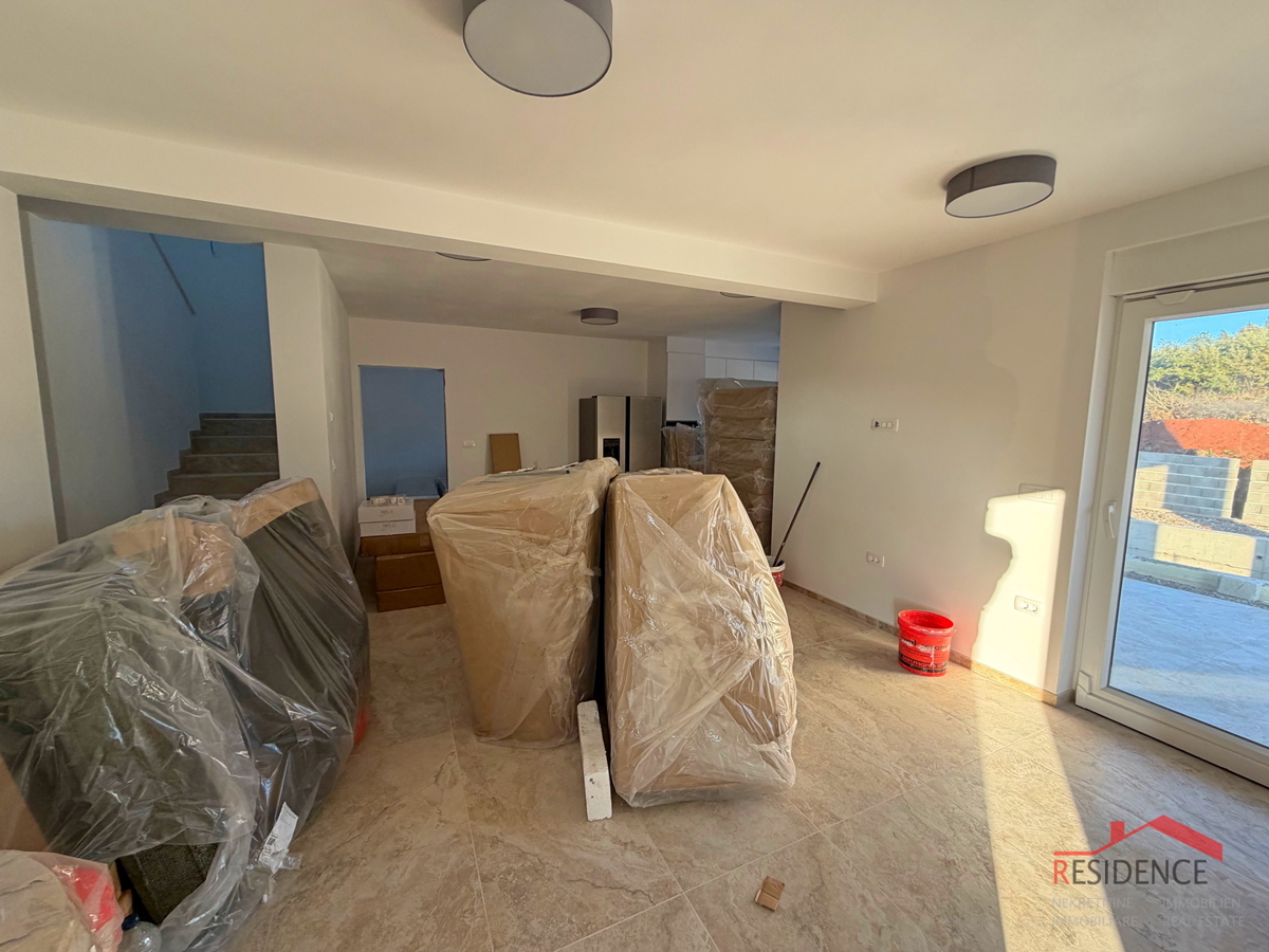 Pola, dintorni di Loborika, casa bifamiliare con piscina