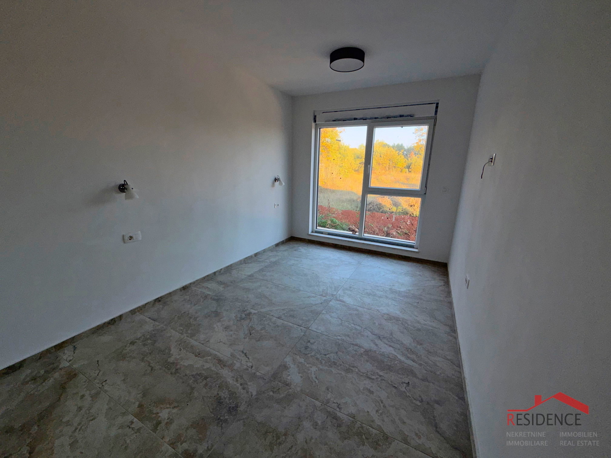 Pola, dintorni di Loborika, casa bifamiliare con piscina