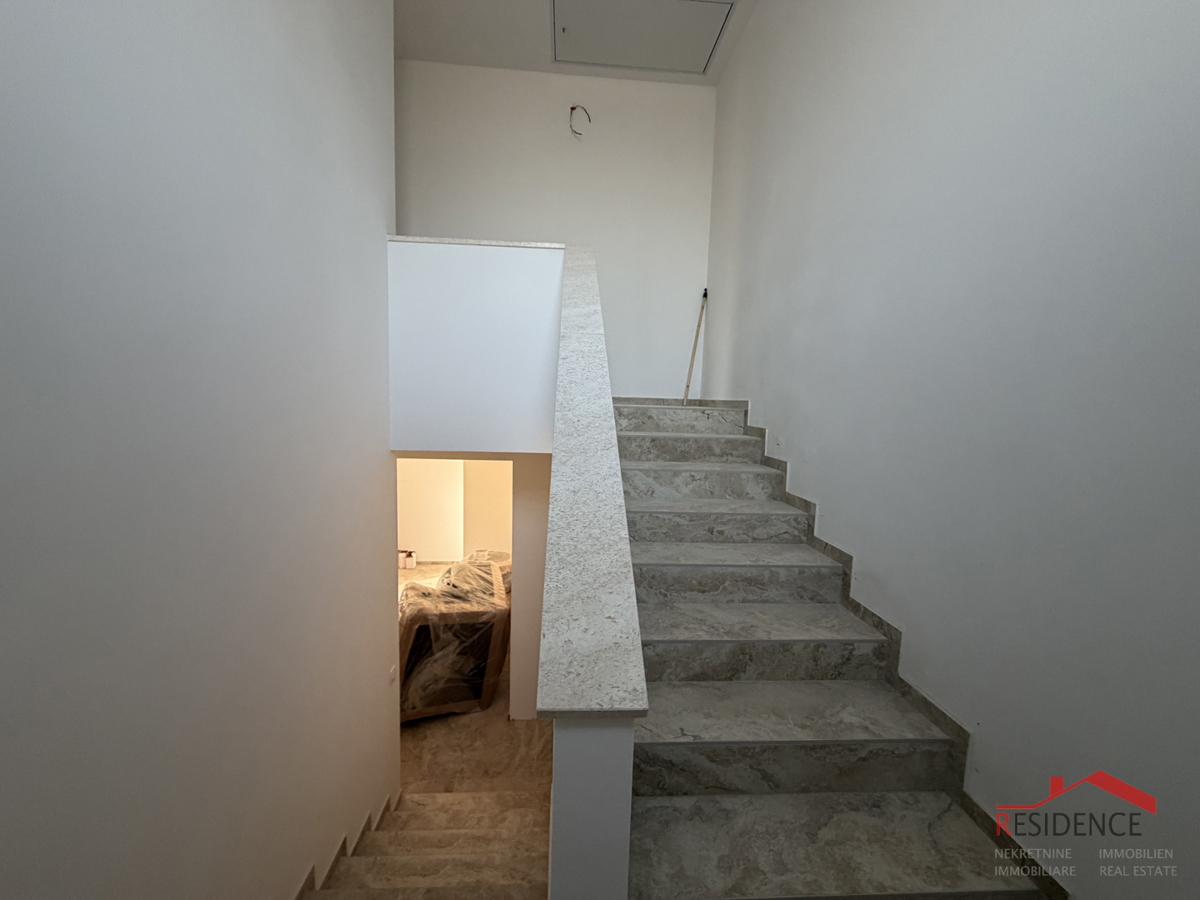 Pola, dintorni di Loborika, casa bifamiliare con piscina