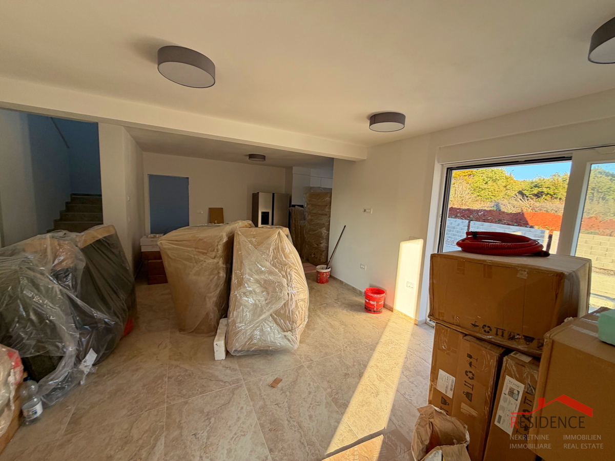 Pola, dintorni di Loborika, casa bifamiliare con piscina