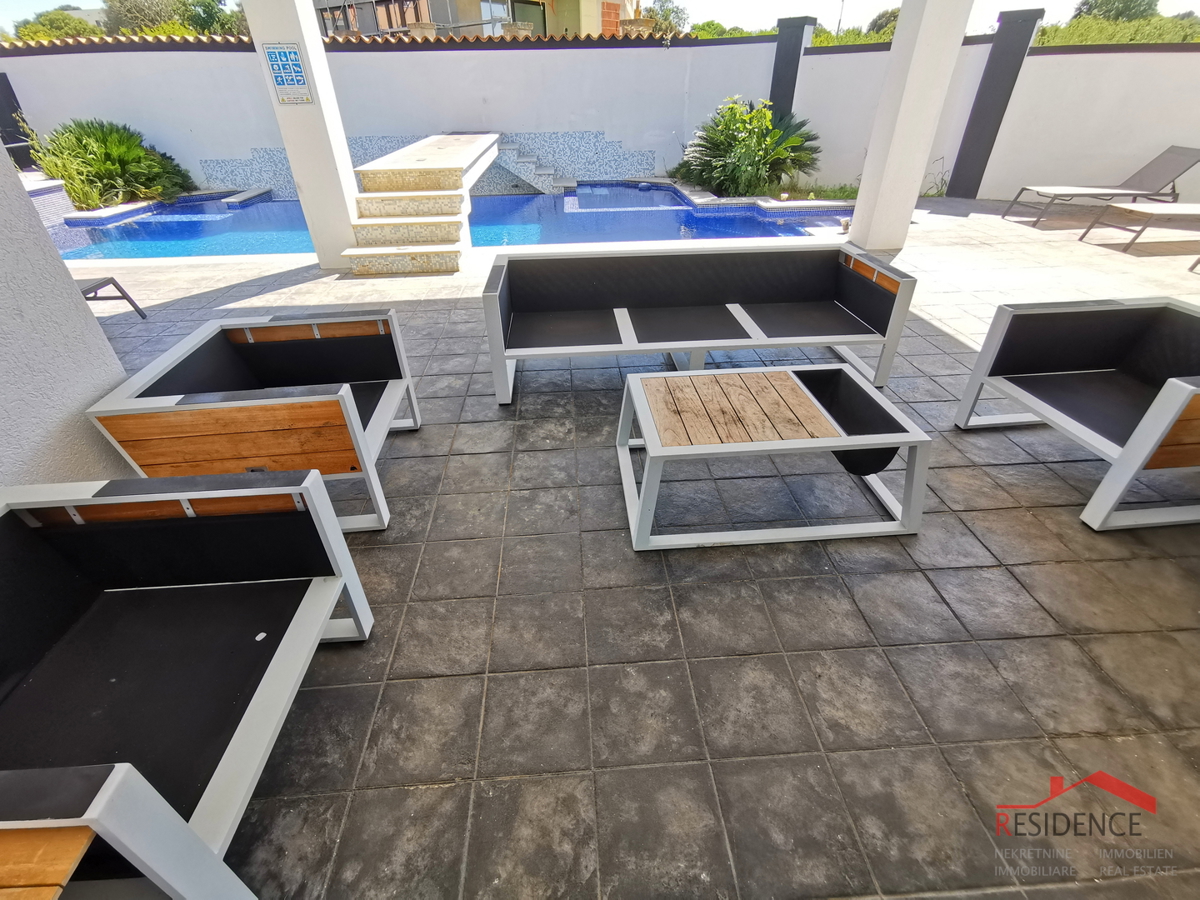 Banjole, villa di lusso con piscina, vicino al mare e al porto turistico