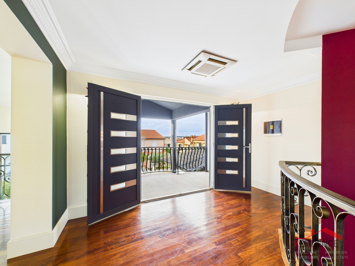 Banjole, villa di lusso con piscina, vicino al mare e al porto turistico