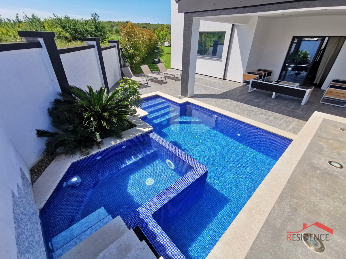 Banjole, villa di lusso con piscina, vicino al mare e al porto turistico