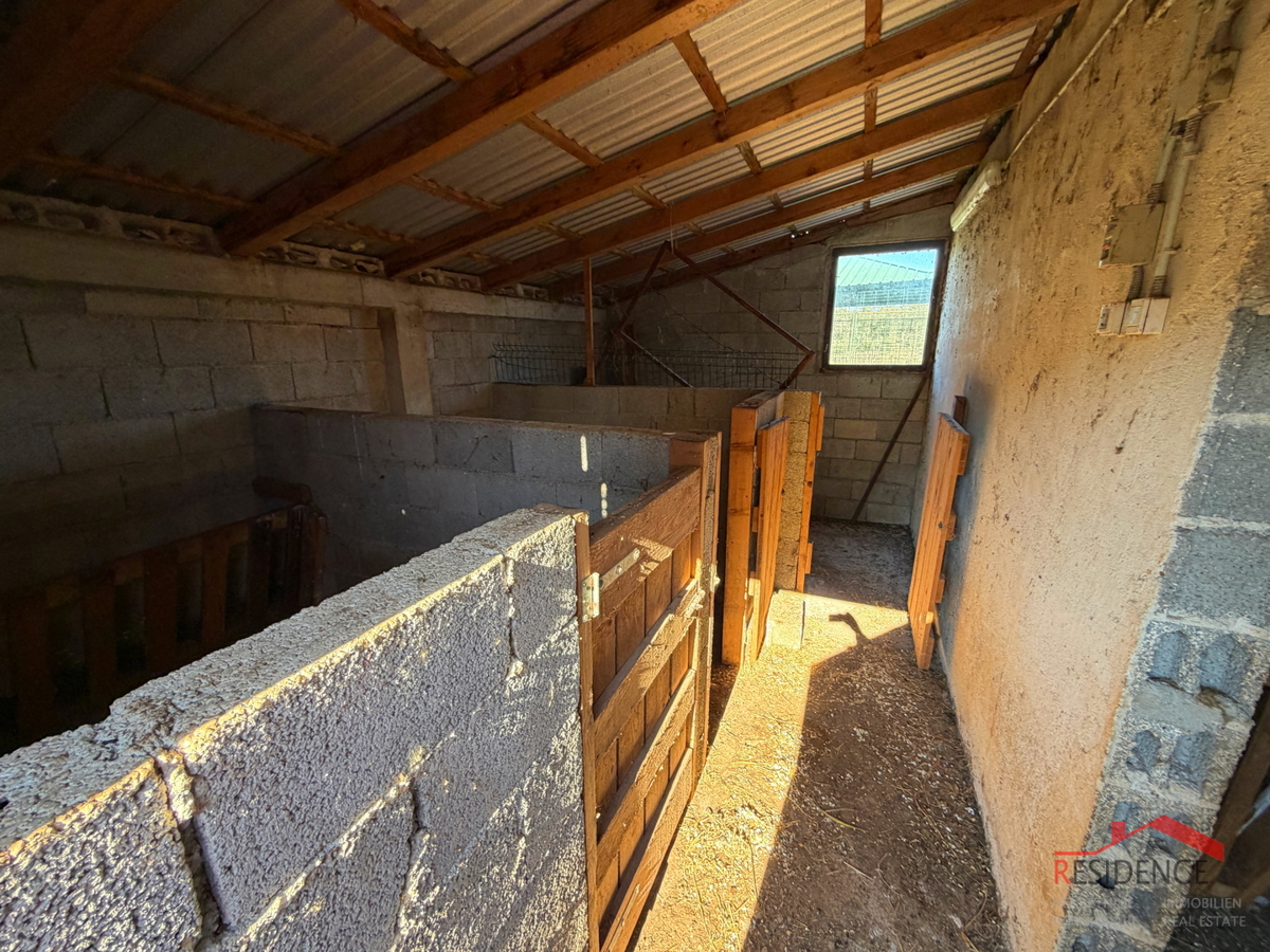 Pula, Monte Turco, terreno con edificio