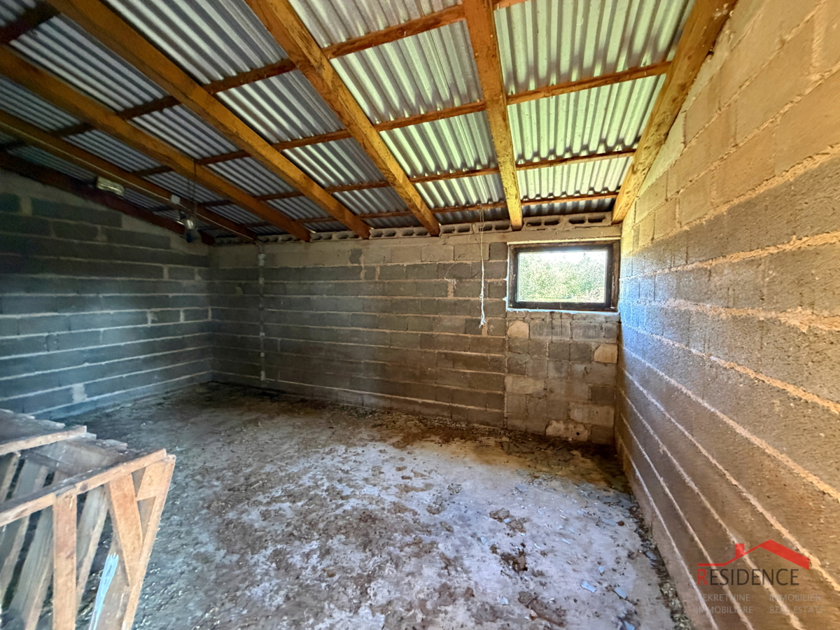 Pula, Monte Turco, terreno con edificio