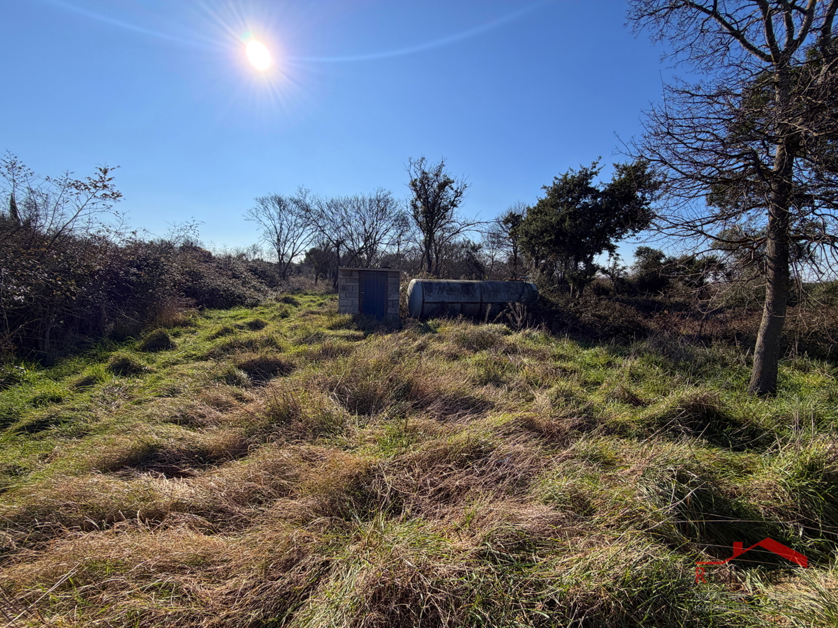 Pula, Monte Turco, terreno con edificio