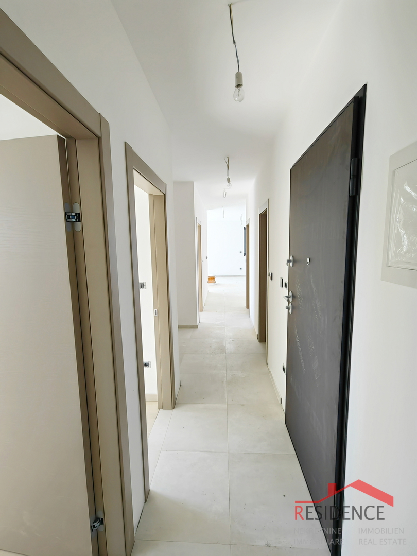 Pješčana uvala, nuovo appartamento al primo piano con vista mare