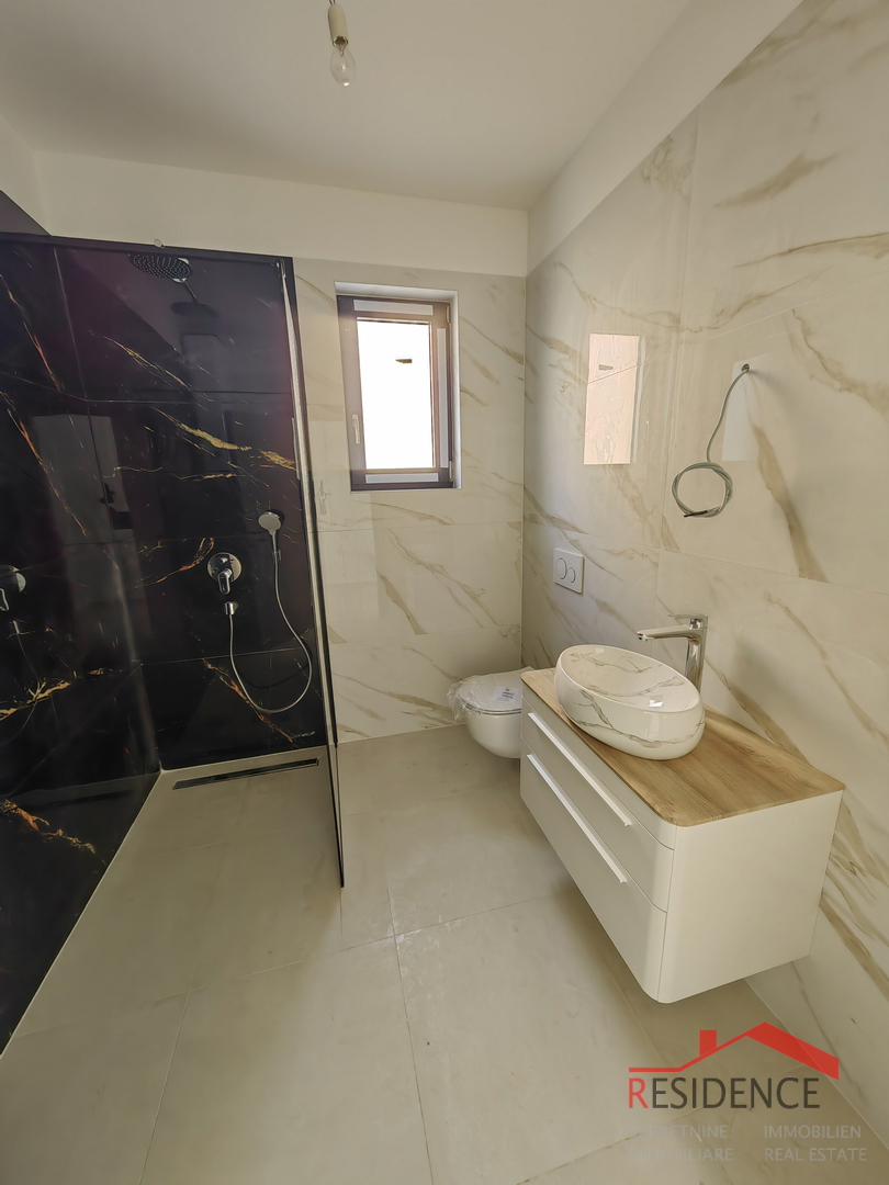 Pješčana uvala, nuovo appartamento al primo piano con vista mare