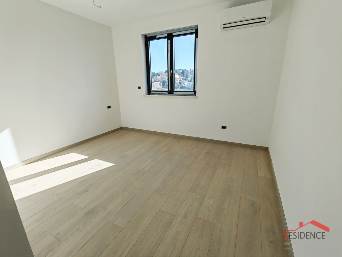 Pješčana uvala, nuovo appartamento al primo piano con vista mare