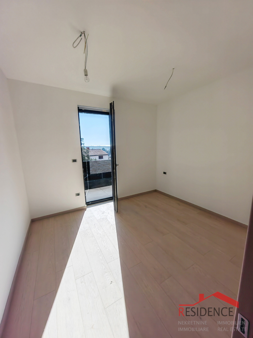 Pješčana uvala, nuovo appartamento al primo piano con vista mare