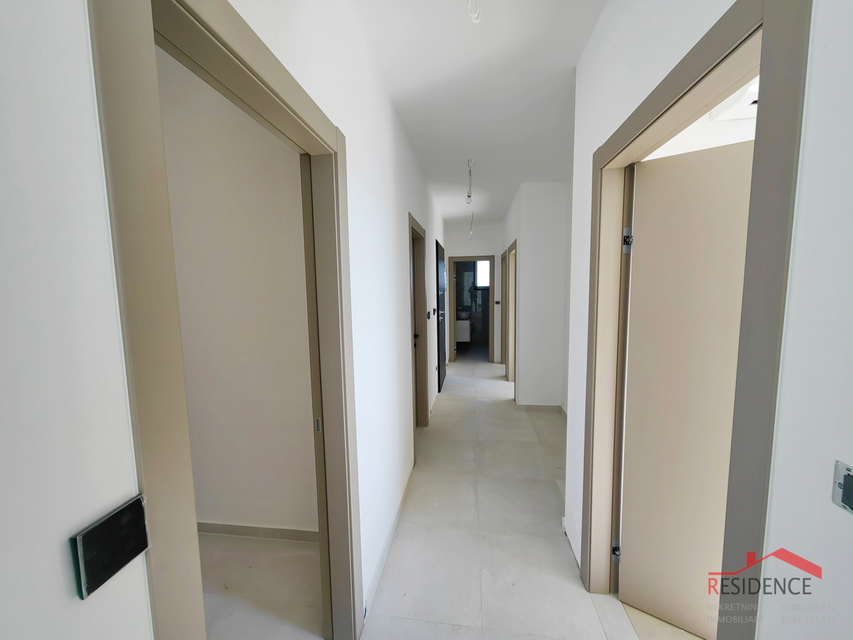 Pješčana uvala, nuovo appartamento al primo piano con vista mare