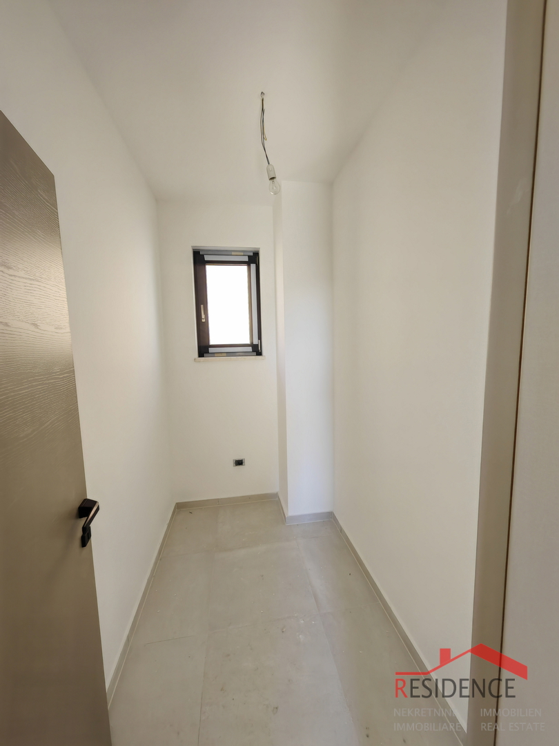 Pješčana uvala, nuovo appartamento al primo piano con vista mare