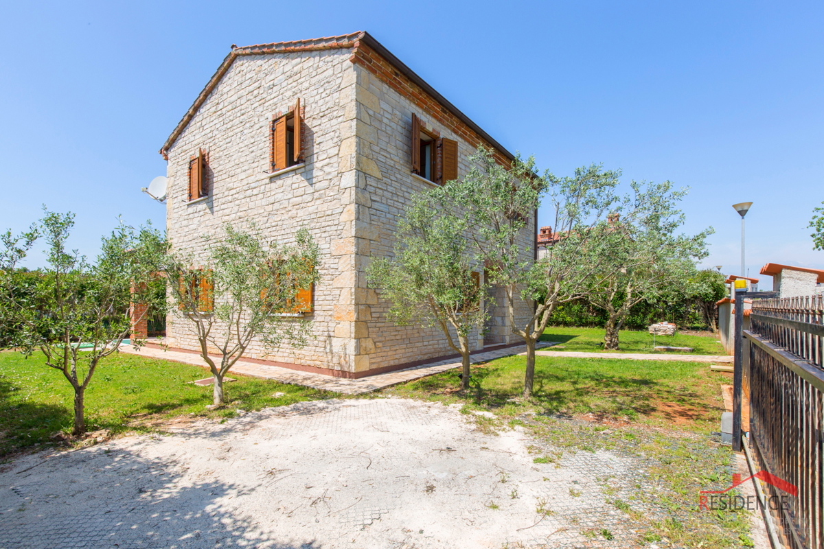 Villa con piscina a Paradiž