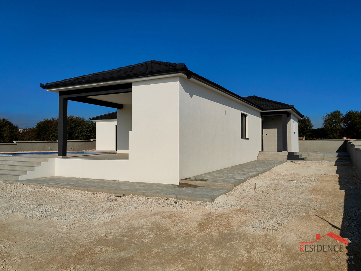 Marčana, nuova casa ad un piano con piscina