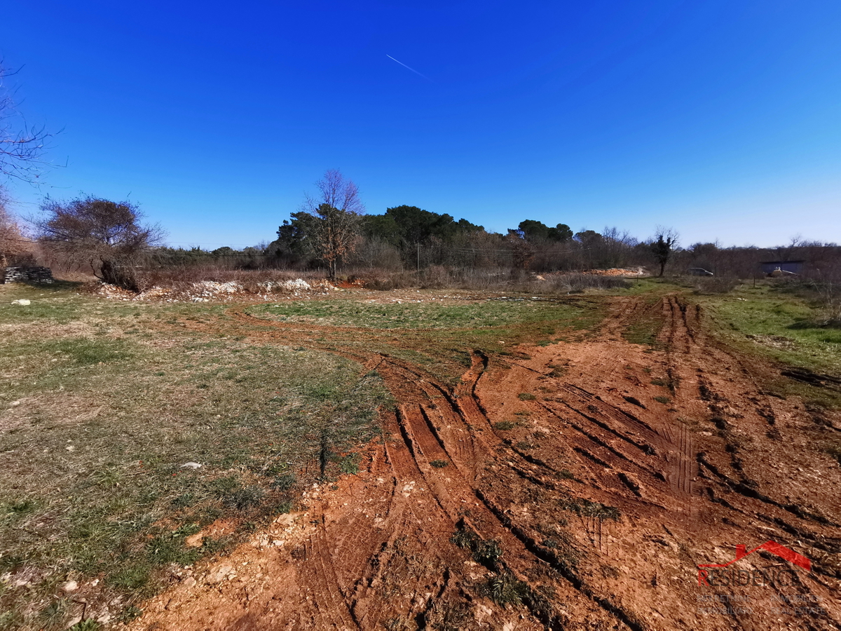VODNJAN, SV.CECILIJA, TERRENO EDIFICABILE CON PERMESSO DI COSTRUZIONE