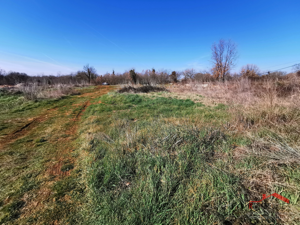 VODNJAN, SV.CECILIJA, TERRENO EDIFICABILE CON PERMESSO DI COSTRUZIONE
