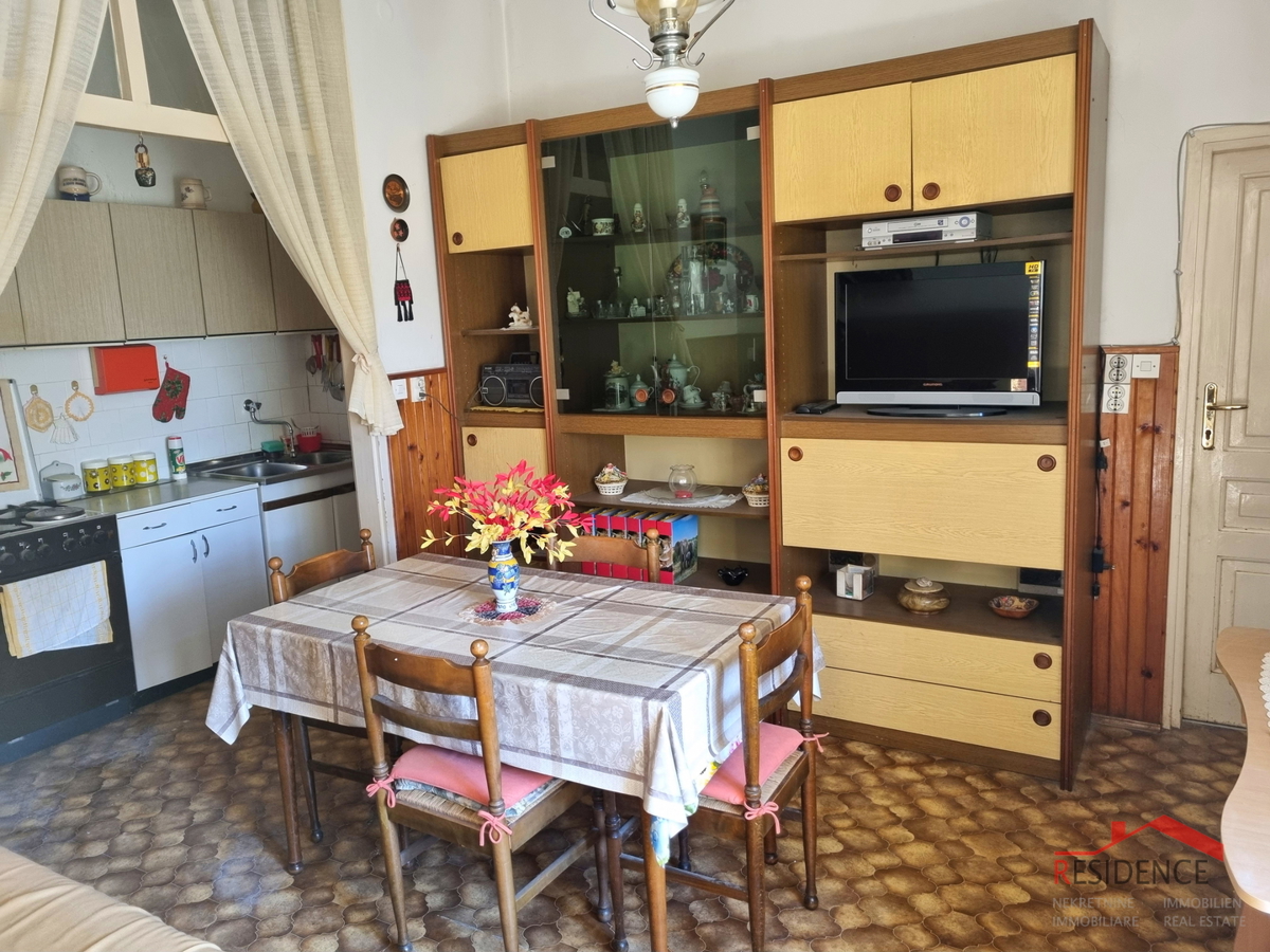 Pola, Kaštanjer, casa, vicino alla scuola e al centro