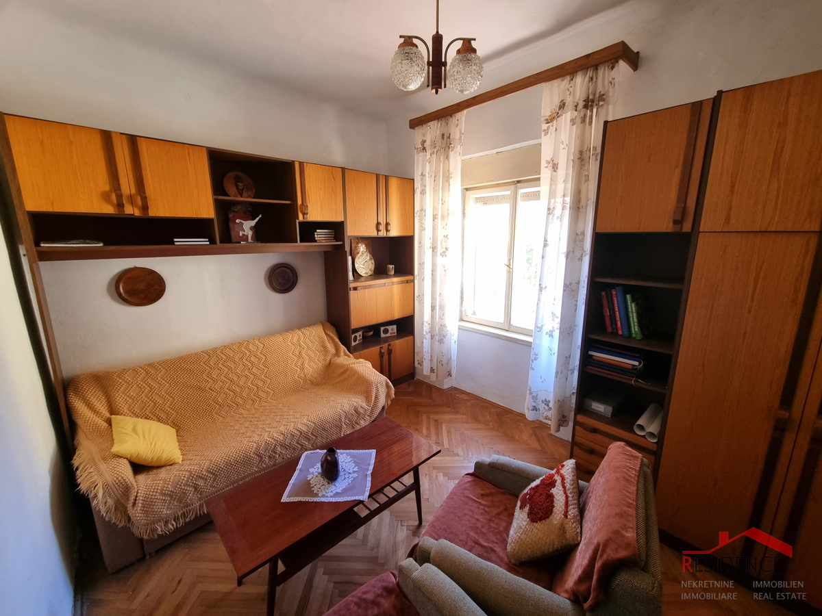 Pola, Kaštanjer, casa, vicino alla scuola e al centro