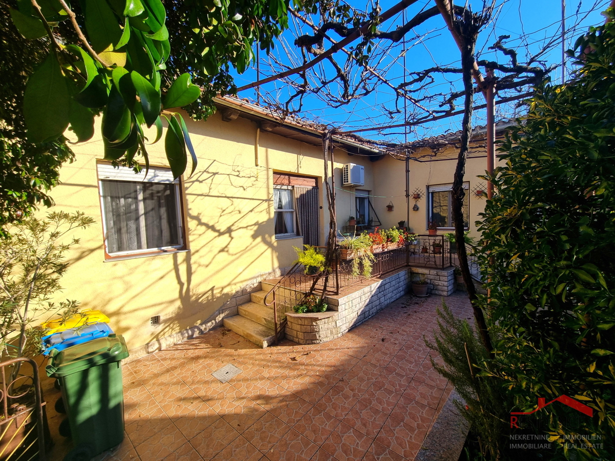 Pola, Kaštanjer, casa, vicino alla scuola e al centro
