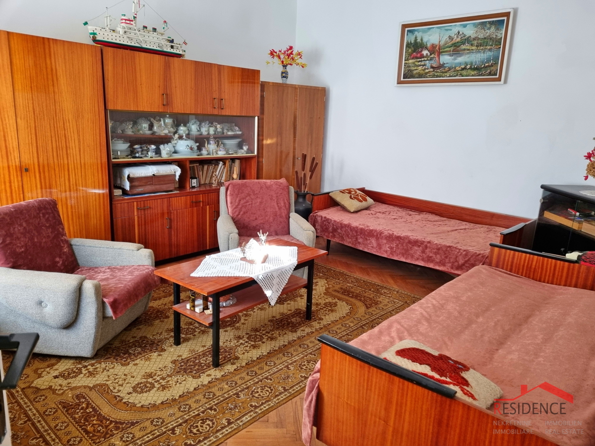 Pola, Kaštanjer, casa, vicino alla scuola e al centro