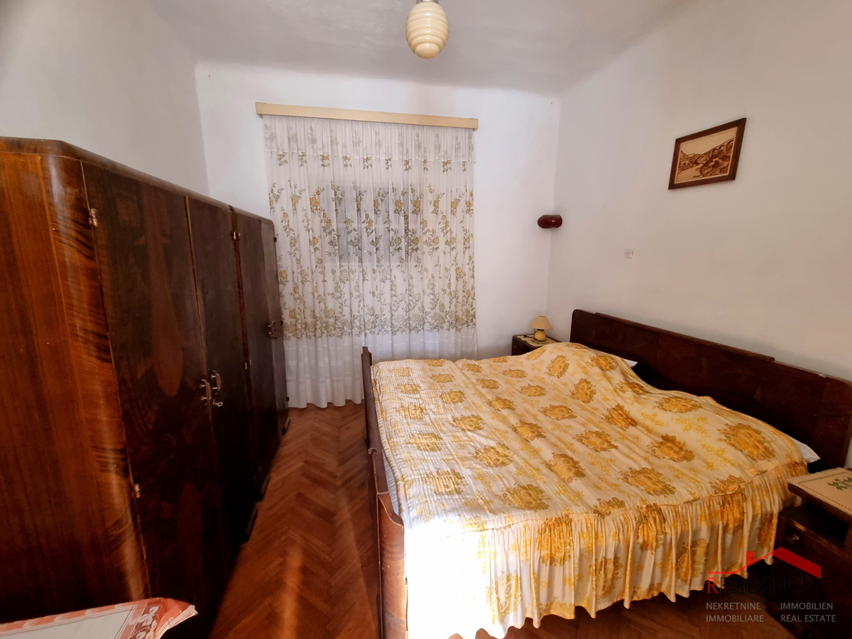 Pola, Kaštanjer, casa, vicino alla scuola e al centro