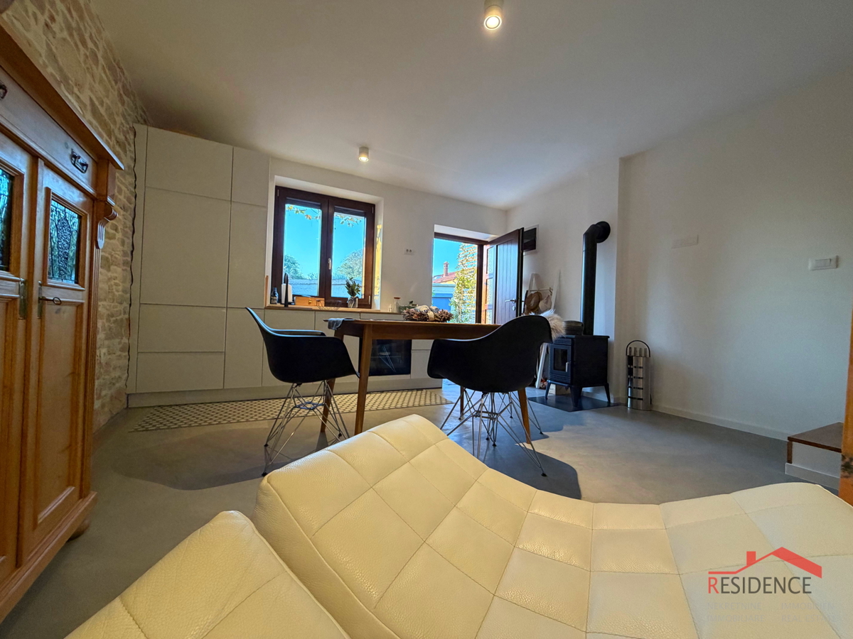 Peroj, casa in pietra a schiera, vendita esclusiva