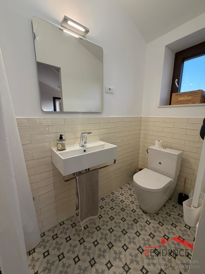 Peroj, casa in pietra a schiera, vendita esclusiva