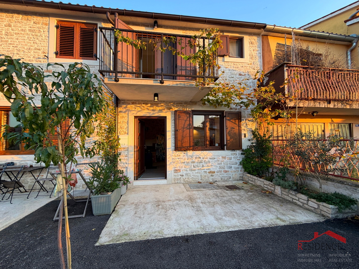 Peroj, casa in pietra a schiera, vendita esclusiva