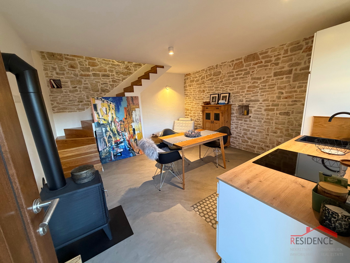 Peroj, casa in pietra a schiera, vendita esclusiva