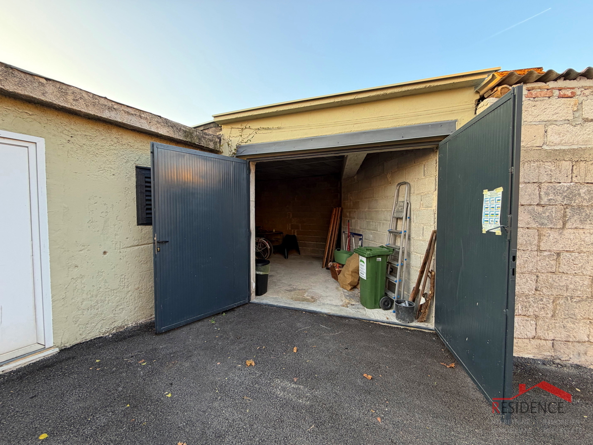 Peroj, casa in pietra a schiera, vendita esclusiva