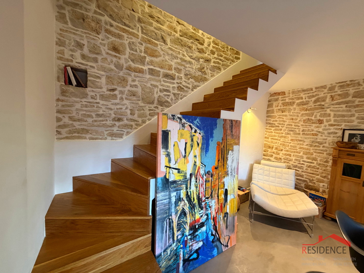 Peroj, casa in pietra a schiera, vendita esclusiva