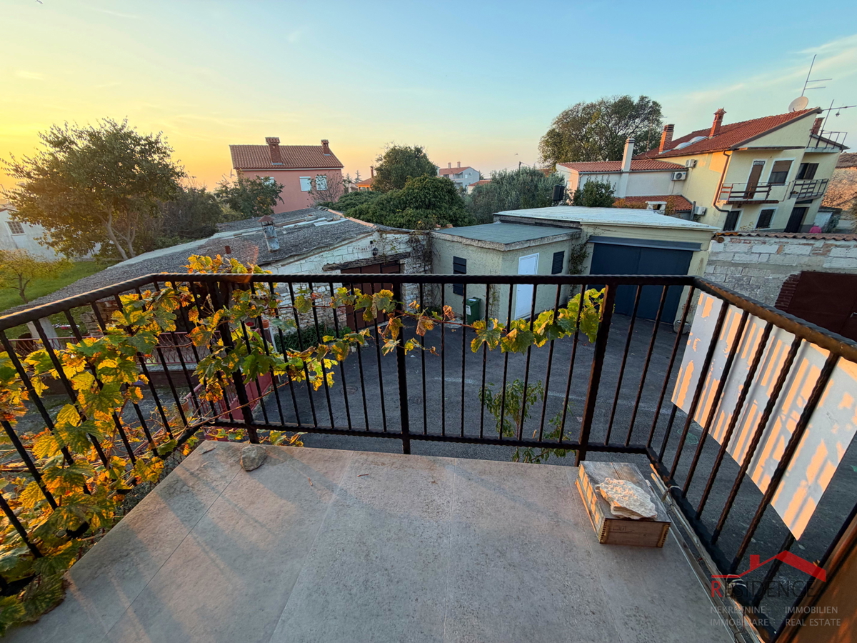 Peroj, casa in pietra a schiera, vendita esclusiva