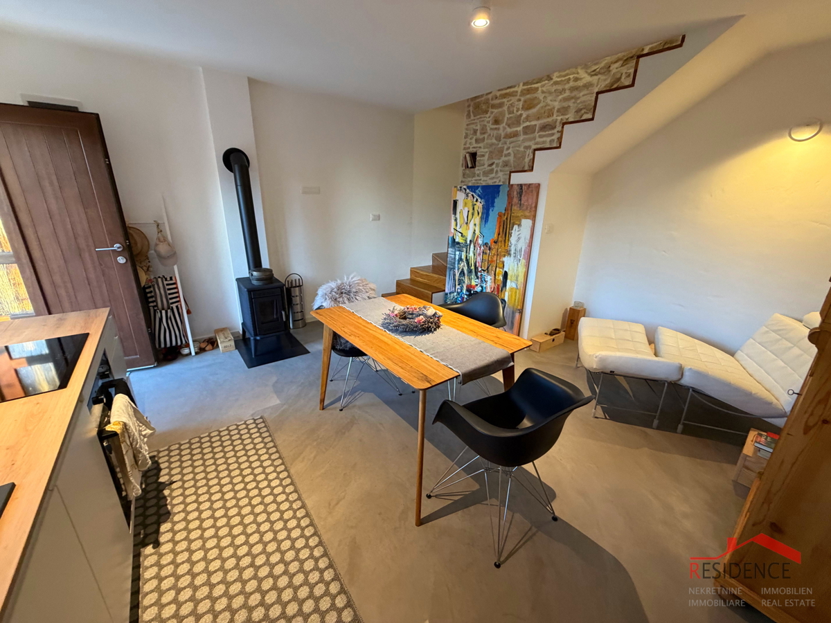 Peroj, casa in pietra a schiera, vendita esclusiva