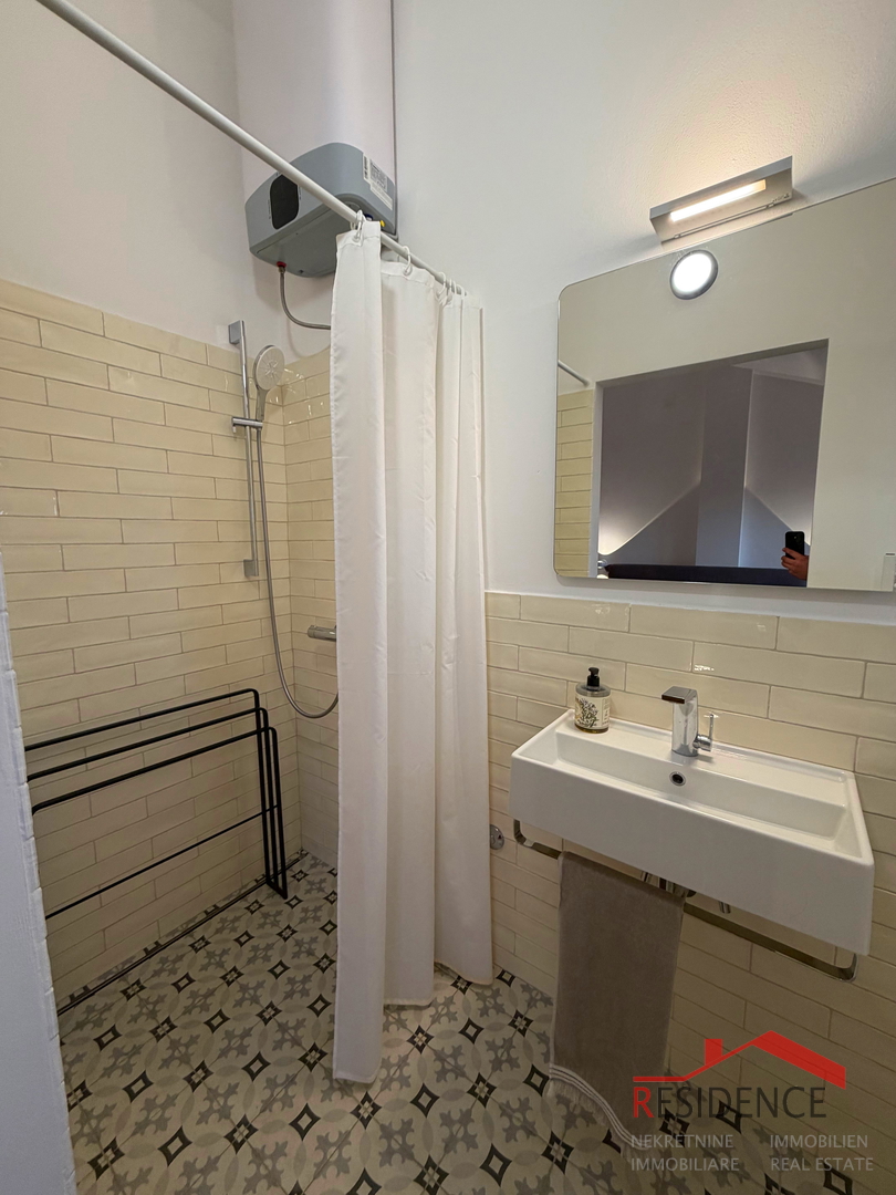 Peroj, casa in pietra a schiera, vendita esclusiva