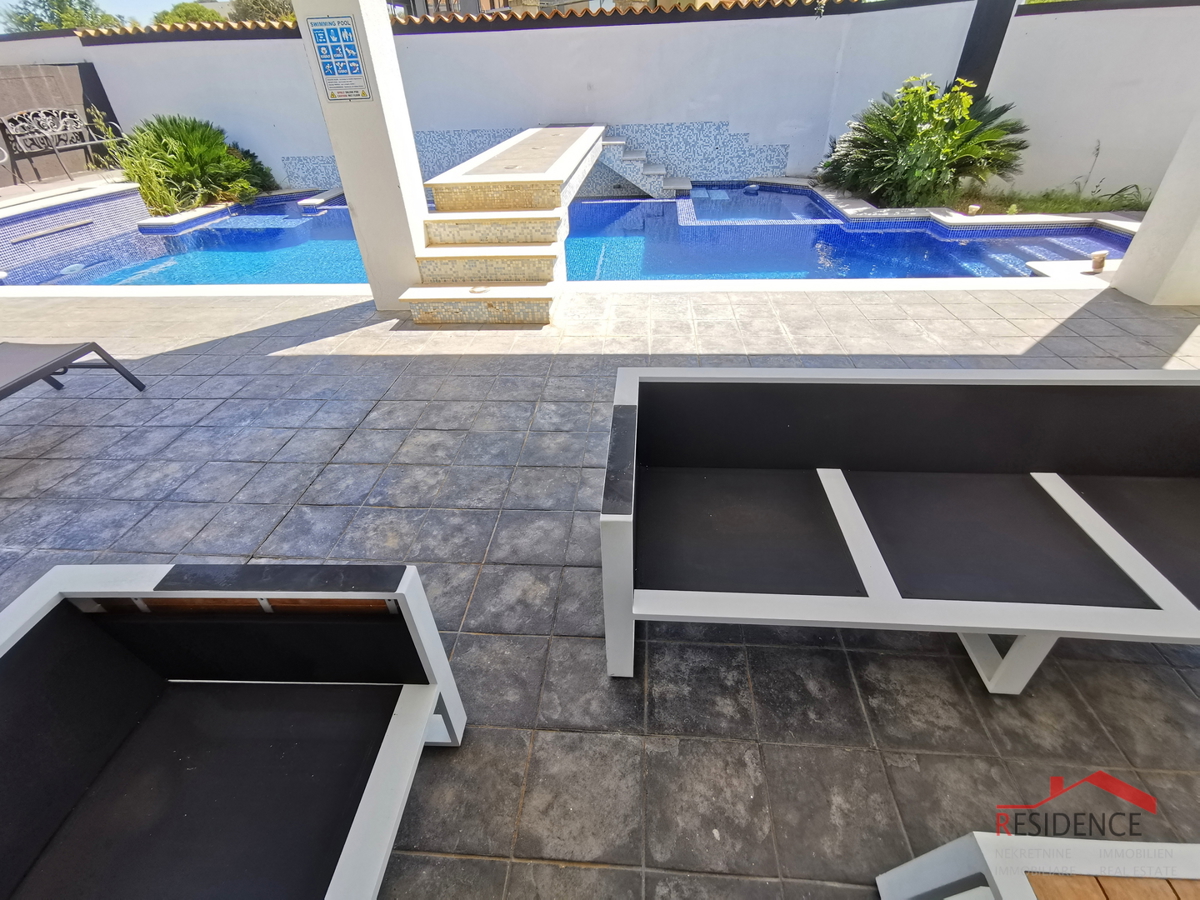 Banjole, villa di lusso con piscina, vicino al mare e al porto turistico