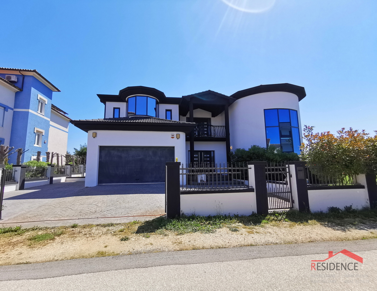 Banjole, villa di lusso con piscina, vicino al mare e al porto turistico