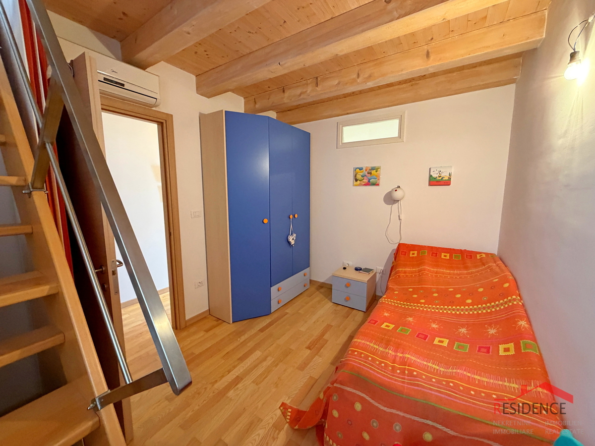 Banjole, Volme, appartamento su tre piani, 3 camere da letto, giardino, piscina in comune