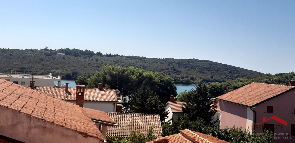 CASA A BANJOLE CON GIARDINO, A 200 METRI DAL MARE