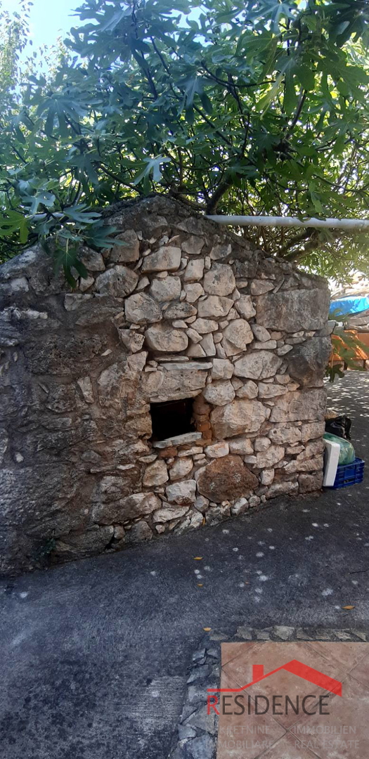 CASA A BANJOLE CON GIARDINO, A 200 METRI DAL MARE