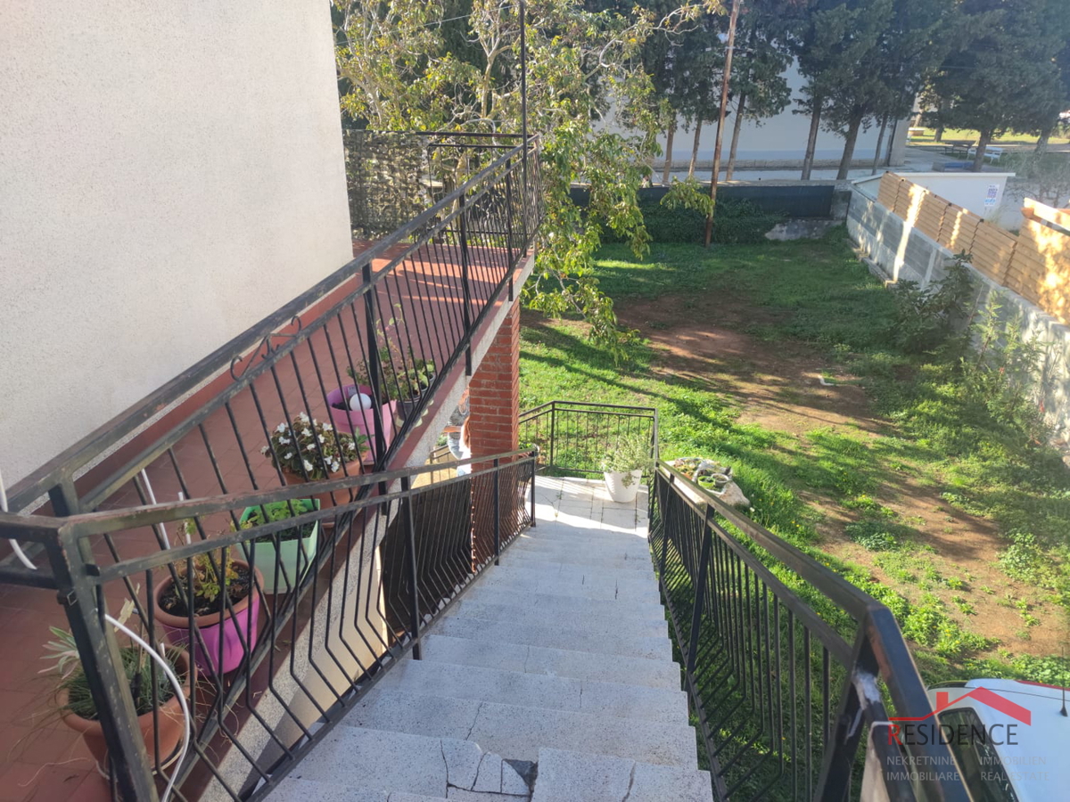 MEDULIN, CASA CON GIARDINO