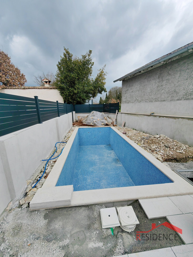 Juršići, nuova casa con piscina