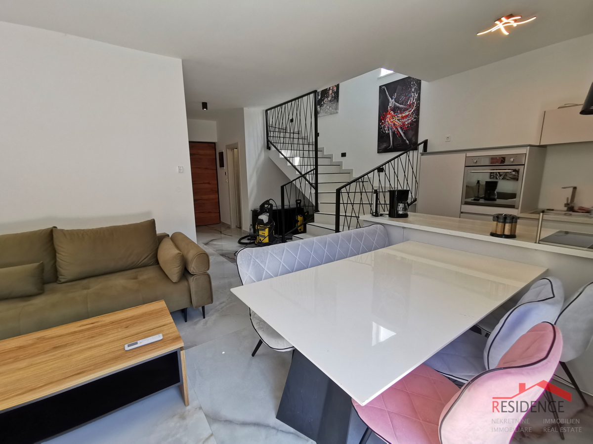 Pola, dintorni, nuova casa con piscina